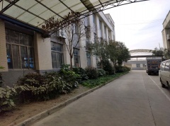 港閘區廠房出租，靠近南通理工學院，一棟3層，有電梯